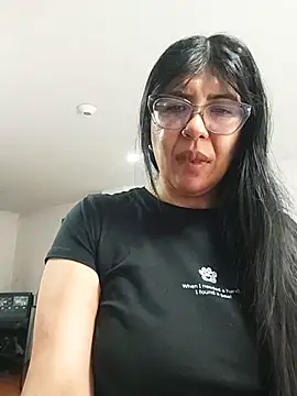 aisha latina online show from 04/15/26, 03:05