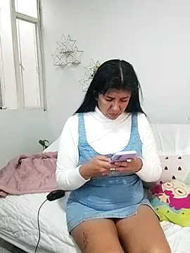 Snapshot of aisha_latina chatting on 02/18/26, 02:24 aisha latina online show from 02/18/26, 02:24