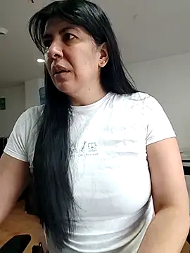 Snapshot of aisha_latina chatting on 06/17/26, 01:54 aisha latina online show from 06/17/26, 01:54