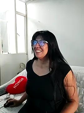 Snapshot of aisha_latina chatting on 02/11/26, 02:39 aisha latina online show from 02/11/26, 02:39