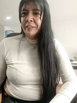 aisha latina online show from 04/24/26, 03:36