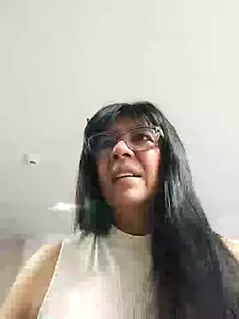 Snapshot of aisha_latina chatting on 07/21/26, 02:29 aisha latina online show from 07/21/26, 02:29