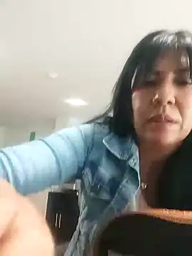 aisha latina online show from 10/07/25, 04:19