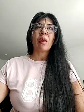 aisha latina online show from 12/03/25, 03:33