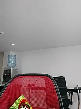 aisha latina online show from 10/28/25, 03:33