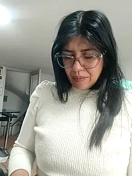 aisha latina online show from 04/16/26, 02:18