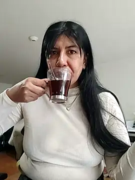 aisha latina online show from 04/10/26, 02:24