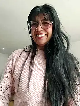 aisha latina online show from 11/11/25, 02:01