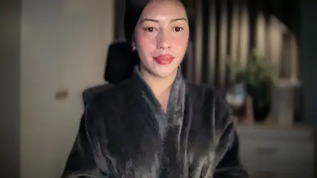 Jasmine Elcock online show from 04/15/26, 08:09