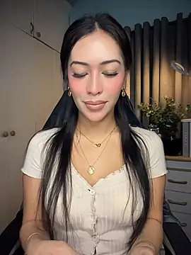 Jasmine Elcock online show from 05/05/26, 07:39