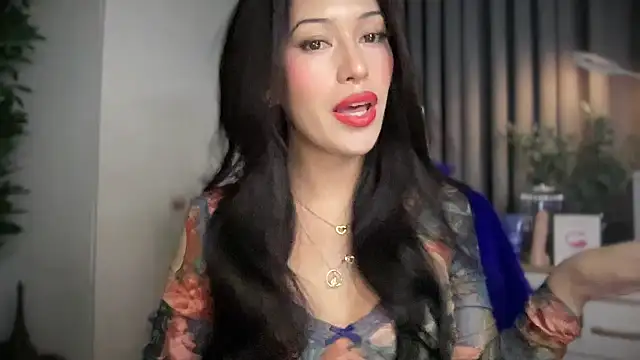 Snapshot of Jasmine_Elcock chatting on 06/19/26, 06:47 Jasmine Elcock online show from 06/19/26, 06:47