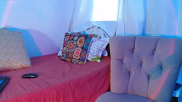 karlablue  online show from 09/27/25, 07:42