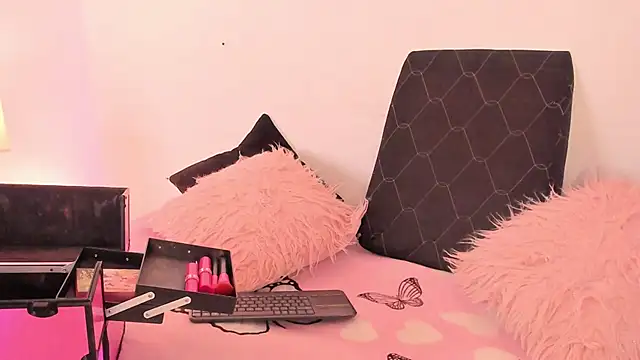 SophieRossi online show from 11/26/25, 04:23