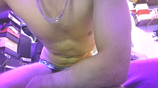 Snapshot of Cloudd_Kingg_Iceyyy chatting on 06/04/26, 02:33 Cloudd Kingg Iceyyy online show from 06/04/26, 02:33