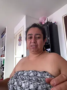 Snapshot of agathaxxx-69 chatting on 06/18/26, 05:51 agathaxxx-69 online show from 06/18/26, 05:51