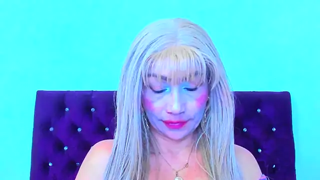 Snapshot of almabeckelt chatting on 10/13/25, 07:48 almabeckelt online show from 10/13/25, 07:48
