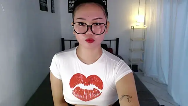 Snapshot of Vivorey_Leighn chatting on 07/07/26, 03:37 Vivorey Leighn online show from 07/07/26, 03:37