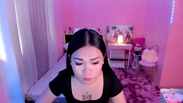 Snapshot of Vivorey_Leighn chatting on 12/07/24, 02:58 Vivorey Leighn online show from 12/07/24, 02:58