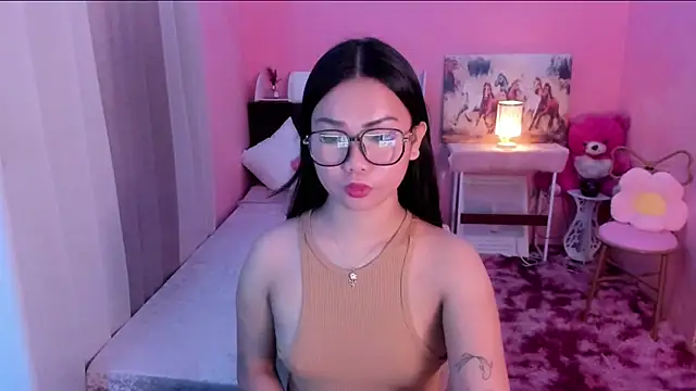 Snapshot of Vivorey_Leighn chatting on 12/04/24, 07:17 Vivorey Leighn online show from 12/04/24, 07:17