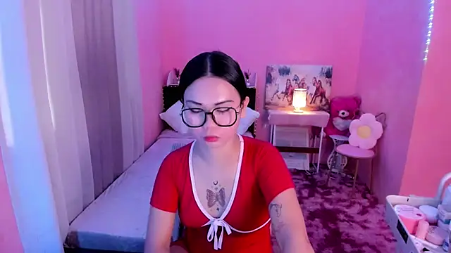 Snapshot of Vivorey_Leighn chatting on 12/20/24, 12:19 Vivorey Leighn online show from 12/20/24, 12:19