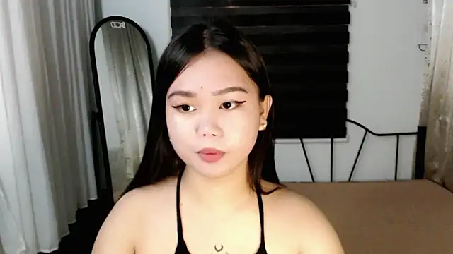 Snapshot of Vivorey_Leighn chatting on 11/23/25, 12:15 Vivorey Leighn online show from 11/23/25, 12:15