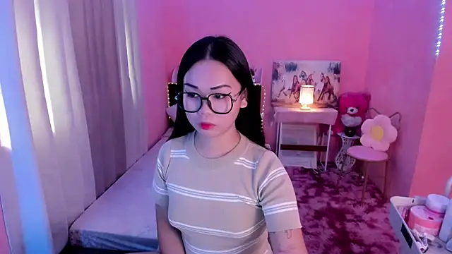 Snapshot of Vivorey_Leighn chatting on 12/14/24, 02:22 Vivorey Leighn online show from 12/14/24, 02:22
