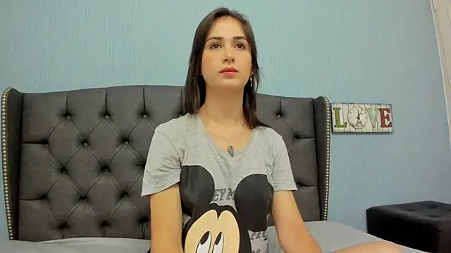 Snapshot of AndreaStivens chatting on 03/08/25, 12:09 AndreaStivens online show from 03/08/25, 12:09