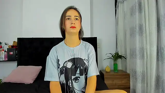 Snapshot of AndreaStivens chatting on 11/06/25, 10:52 AndreaStivens online show from 11/06/25, 10:52