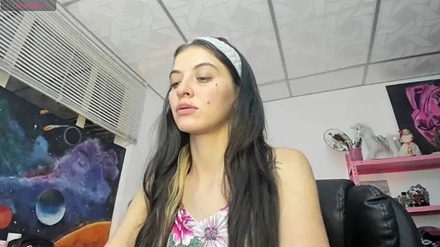 Snapshot of mariecam420 chatting on 04/04/26, 07:42 mariecam420 online show from 04/04/26, 07:42