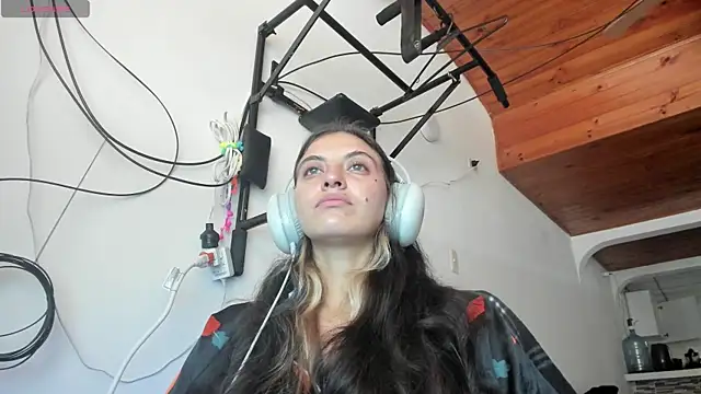 Snapshot of mariecam420 chatting on 01/18/26, 03:59 mariecam420 online show from 01/18/26, 03:59