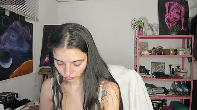 Snapshot of mariecam420 chatting on 04/01/26, 02:58 mariecam420 online show from 04/01/26, 02:58