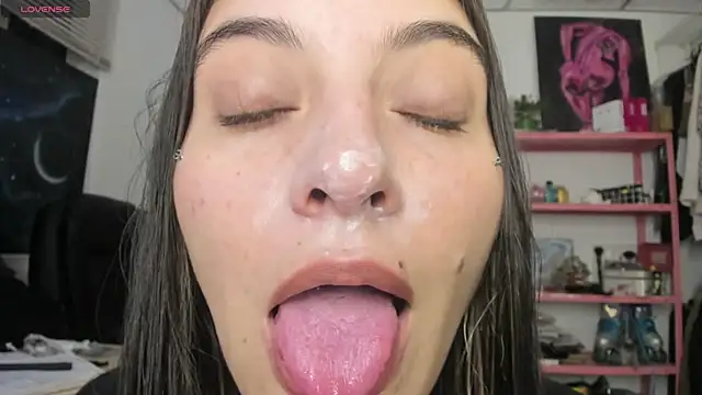 Snapshot of mariecam420 chatting on 03/29/26, 01:18 mariecam420 online show from 03/29/26, 01:18