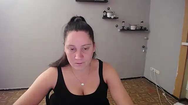 JosieJun  online show from 10/05/25, 07:48