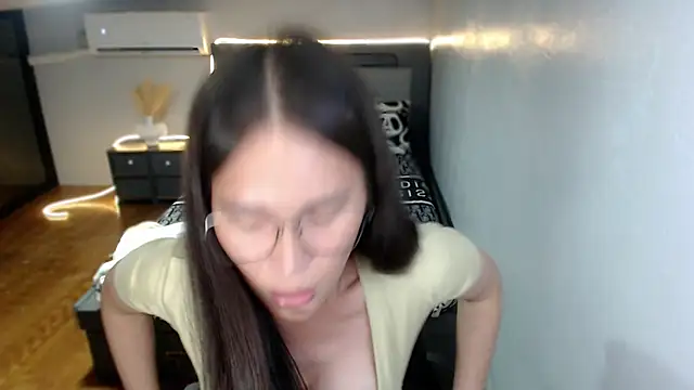 Snapshot of AmazingLuchie chatting on 07/18/26, 05:38 AmazingLuchie online show from 07/18/26, 05:38