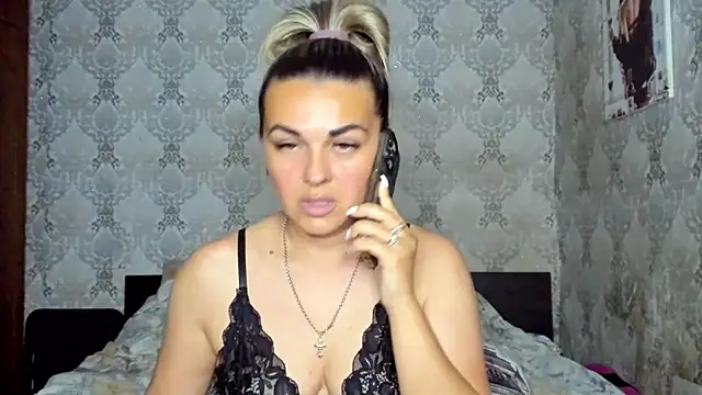 NicoletMoore online show from 06/12/26, 07:55