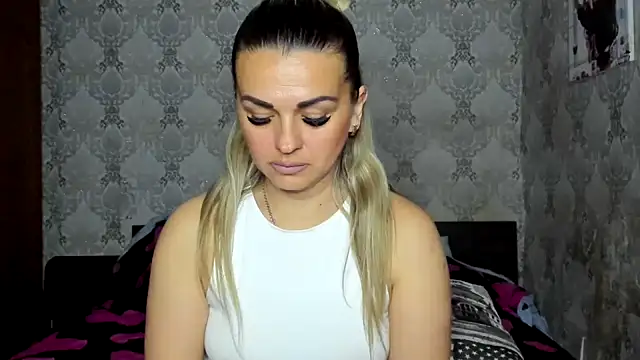 NicoletMoore online show from 04/09/26, 07:09