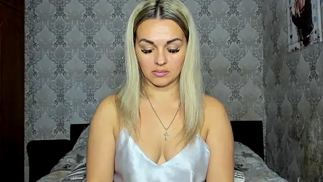 NicoletMoore online show from 11/11/25, 06:58