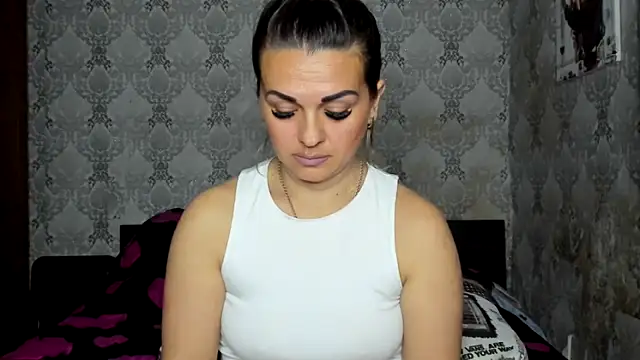 NicoletMoore online show from 04/10/26, 07:10