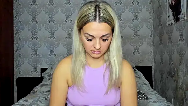 NicoletMoore online show from 11/10/25, 07:41