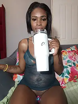 HoneyDropsX online show from 10/29/25, 04:33