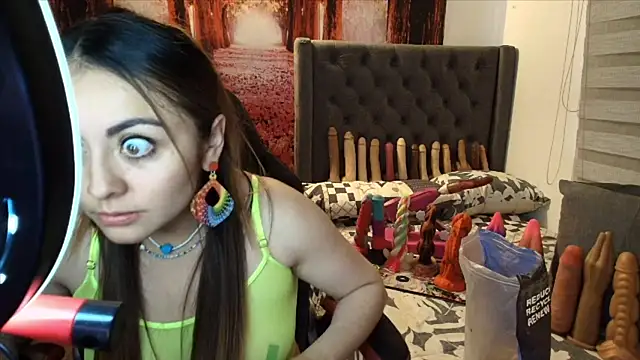 Snapshot of sofia23dirty chatting on 03/19/26, 10:43 sofia23dirty online show from 03/19/26, 10:43