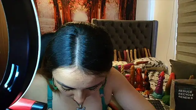 Snapshot of sofia23dirty chatting on 04/19/26, 08:11 sofia23dirty online show from 04/19/26, 08:11