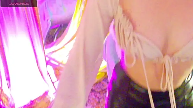 magali 19 online show from 10/18/25, 12:01