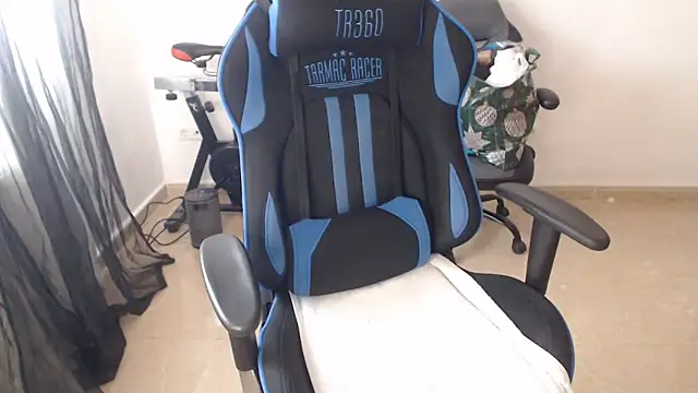 LARACRUZ30 online show from 04/10/26, 02:57