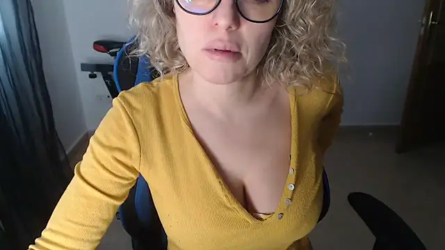 LARACRUZ30 online show from 02/03/26, 04:01