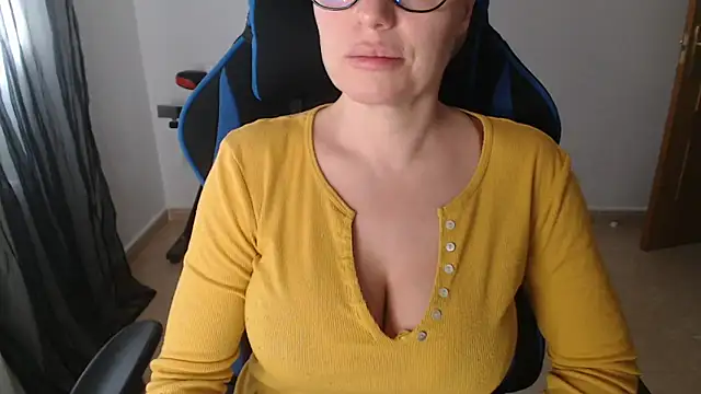 LARACRUZ30 online show from 03/03/26, 04:47