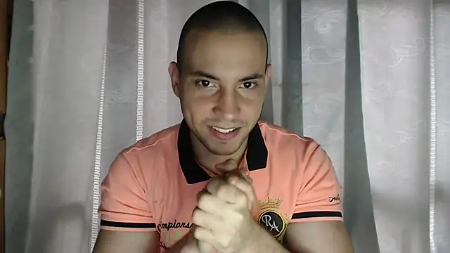 Snapshot of Armando_2002 chatting on 09/30/25, 04:57 Armando 2002 online show from 09/30/25, 04:57