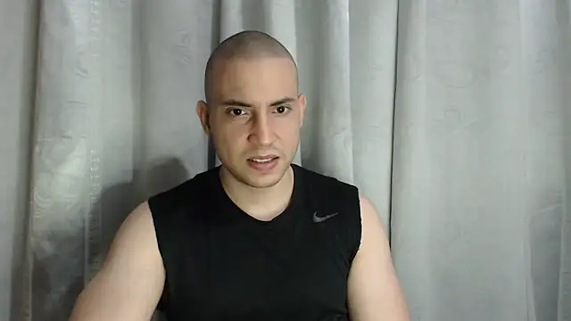 Snapshot of Armando_2002 chatting on 11/05/25, 02:58 Armando 2002 online show from 11/05/25, 02:58