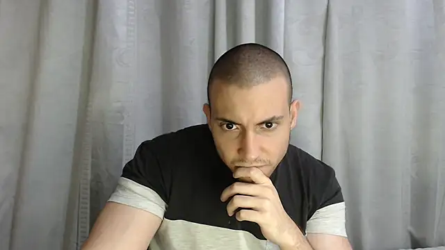 Snapshot of Armando_2002 chatting on 10/02/25, 02:59 Armando 2002 online show from 10/02/25, 02:59