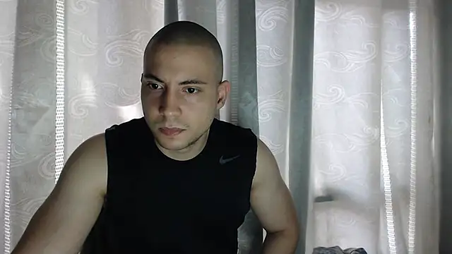 Snapshot of Armando_2002 chatting on 10/30/25, 05:32 Armando 2002 online show from 10/30/25, 05:32